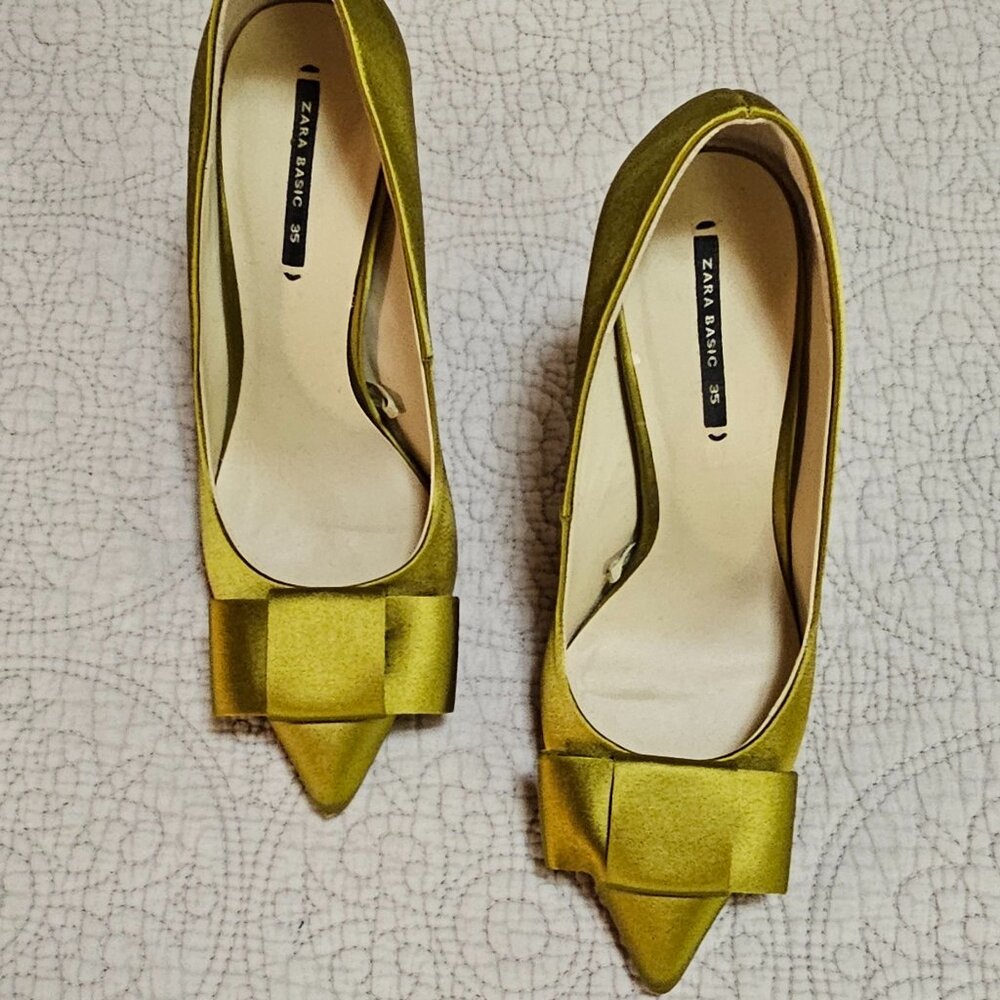 ZARA Satin Bow Yellow-Green High Heel Pumps. NWOT